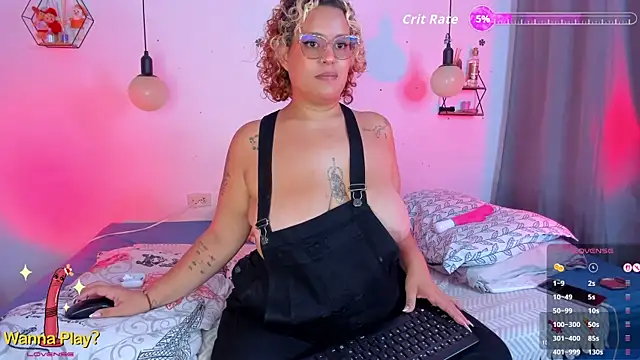 Snapshot of moni_bbw chatting on 06/03/26, 01:06 moni bbw online show from 06/03/26, 01:06