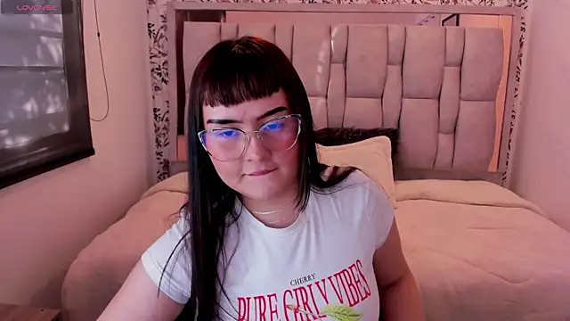 Snapshot of Sofi_Blake__ chatting on 05/08/26, 12:31 Sofi Blake online show from 05/08/26, 12:31