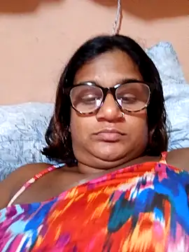indianstrawberrylips4u online show from 04/16/26, 05:47