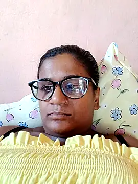 indianstrawberrylips4u online show from 02/21/26, 09:33