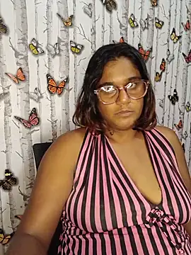 indianstrawberrylips4u online show from 05/26/26, 06:39