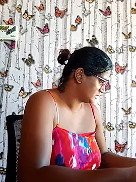 indianstrawberrylips4u online show from 05/04/26, 06:17