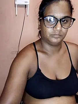 indianstrawberrylips4u online show from 04/12/26, 09:40