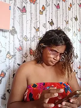 Snapshot of indianstrawberrylips4u chatting on 07/13/26, 08:13 indianstrawberrylips4u online show from 07/13/26, 08:13
