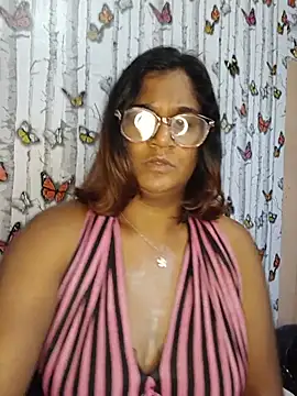 Snapshot of indianstrawberrylips4u chatting on 06/16/26, 05:51 indianstrawberrylips4u online show from 06/16/26, 05:51