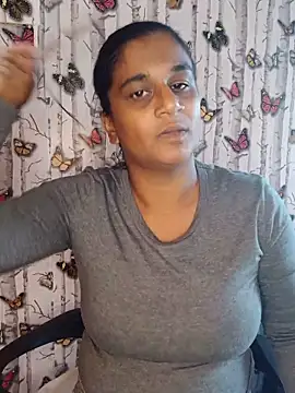 indianstrawberrylips4u online show from 05/19/26, 01:29