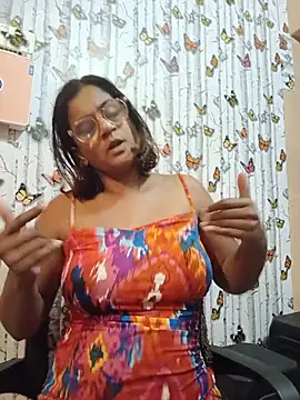 Snapshot of indianstrawberrylips4u chatting on 06/14/26, 04:19 indianstrawberrylips4u online show from 06/14/26, 04:19