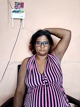 indianstrawberrylips4u online show from 04/13/26, 10:08