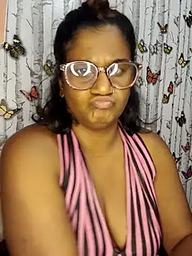 Snapshot of indianstrawberrylips4u chatting on 06/15/26, 05:45 indianstrawberrylips4u online show from 06/15/26, 05:45