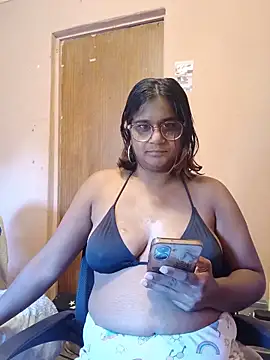 indianstrawberrylips4u online show from 05/18/26, 07:02