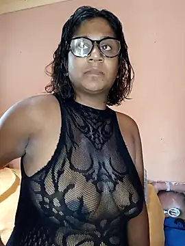 indianstrawberrylips4u online show from 04/17/26, 05:54