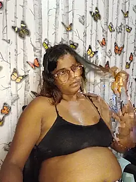 Snapshot of indianstrawberrylips4u chatting on 06/12/26, 05:43 indianstrawberrylips4u online show from 06/12/26, 05:43