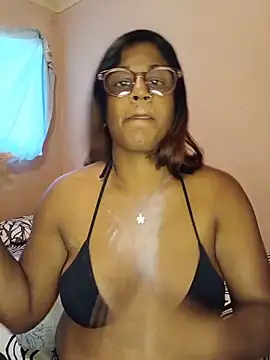 Snapshot of indianstrawberrylips4u chatting on 06/11/26, 06:21 indianstrawberrylips4u online show from 06/11/26, 06:21