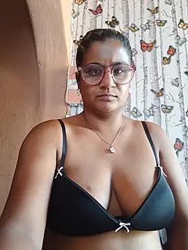 Snapshot of indianstrawberrylips4u chatting on 07/17/26, 11:07 indianstrawberrylips4u online show from 07/17/26, 11:07