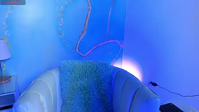 milkavelvett online show from 04/17/26, 12:30