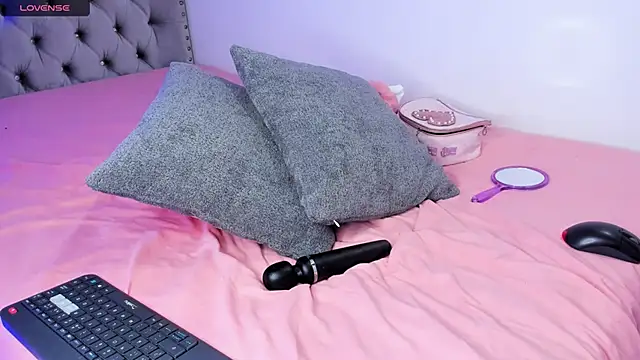 eva cutee  online show from 04/08/26, 10:22