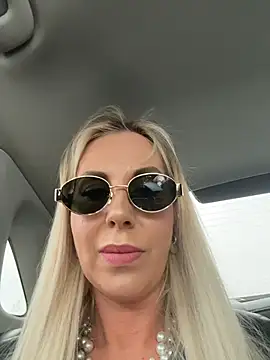LisaMurr online show from 04/22/26, 10:11