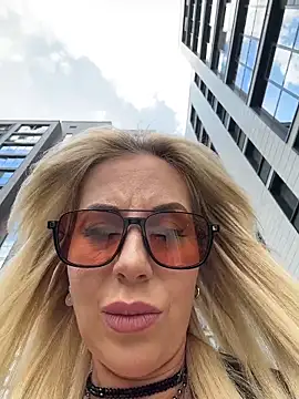 LisaMurr online show from 05/22/26, 12:03