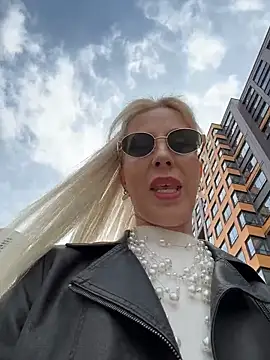 LisaMurr online show from 04/14/26, 10:42