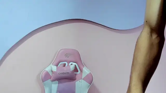 LuckySammer online show from 02/19/26, 02:47