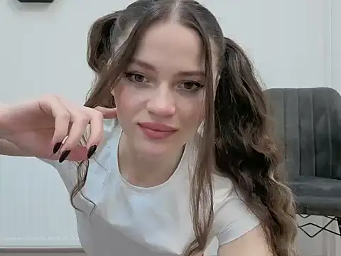 Avelinehowo uwu online show from 03/30/26, 05:47