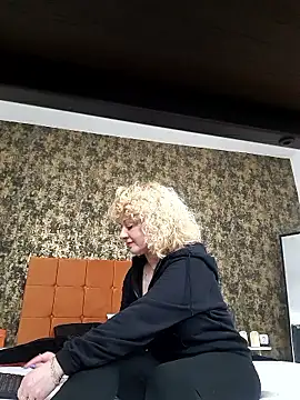 Snapshot of LaireeFelini chatting on 02/28/26, 08:08 LaireeFelini online show from 02/28/26, 08:08