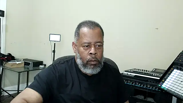 Cleozevo1961 online show from 04/08/26, 04:08