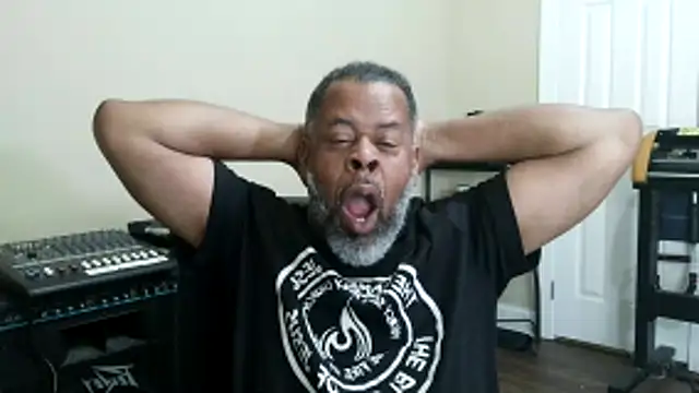 Cleozevo1961 online show from 04/18/26, 07:40