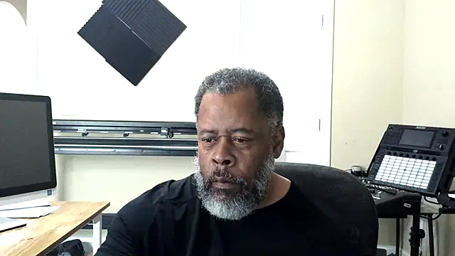 Cleozevo1961 online show from 05/19/26, 07:54