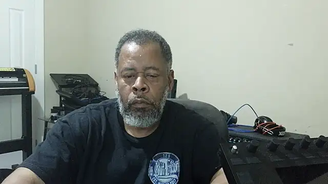 Cleozevo1961 online show from 05/01/26, 03:17