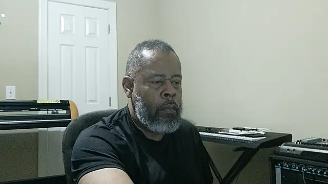 Cleozevo1961 online show from 03/23/26, 04:23