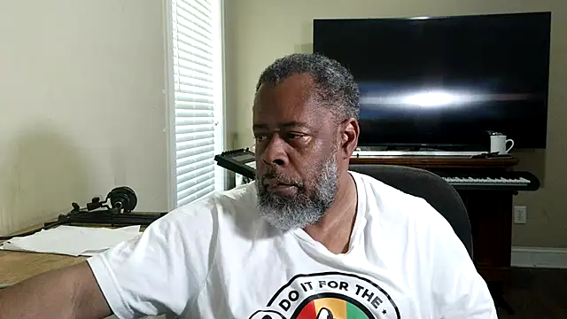 Snapshot of Cleozevo1961 chatting on 07/09/26, 03:22 Cleozevo1961 online show from 07/09/26, 03:22