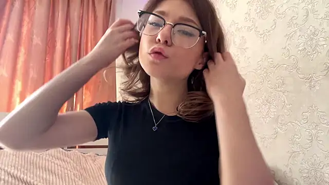 aera elese online show from 04/14/26, 09:03