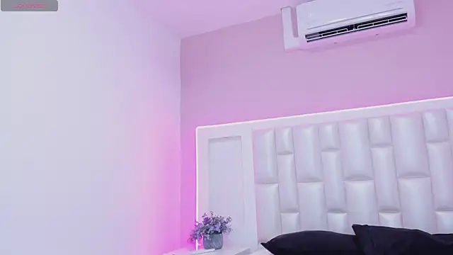 Liia Collins online show from 04/11/26, 05:16