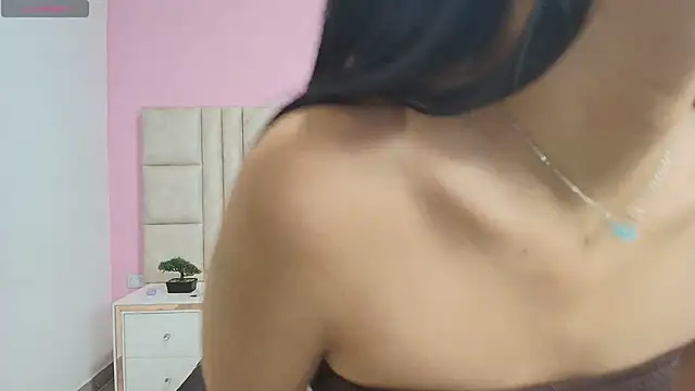 Liia Collins online show from 05/22/26, 02:26