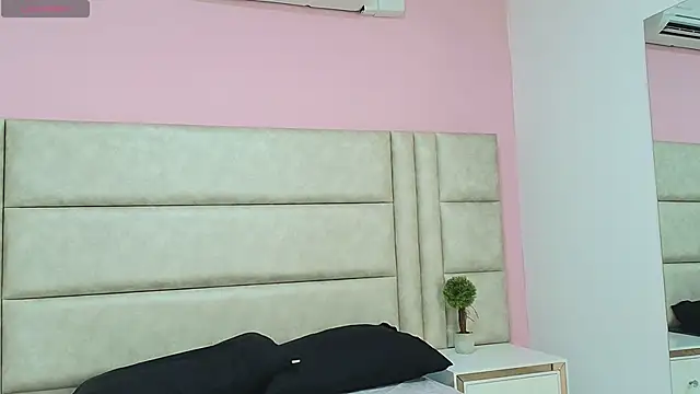 Liia Collins online show from 05/25/26, 05:11