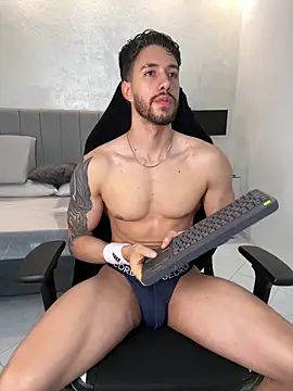 Snapshot of evans_campbell1 chatting on 06/19/26, 01:44 evans campbell1 online show from 06/19/26, 01:44