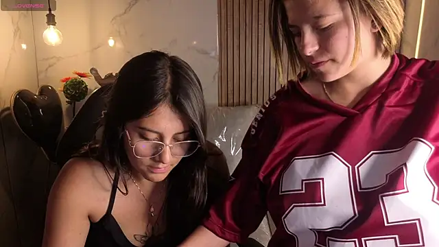 Sweett liia  online show from 04/15/26, 07:47