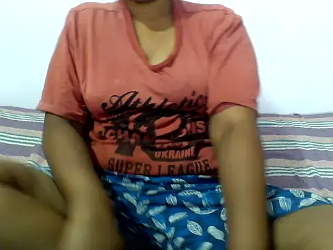 Snapshot of Angel_honeybear_143 chatting on 05/27/26, 03:03 Angel honeybear 143 online show from 05/27/26, 03:03