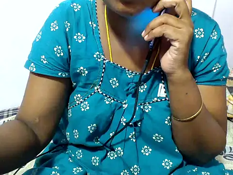 Snapshot of Angel_honeybear_143 chatting on 07/02/26, 01:17 Angel honeybear 143 online show from 07/02/26, 01:17