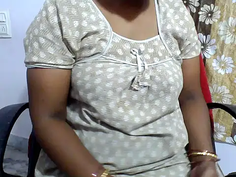 Snapshot of Angel_honeybear_143 chatting on 06/15/26, 05:23 Angel honeybear 143 online show from 06/15/26, 05:23
