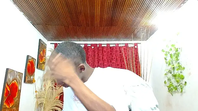 Snapshot of milo018 chatting on 02/25/26, 09:14 milo018 online show from 02/25/26, 09:14