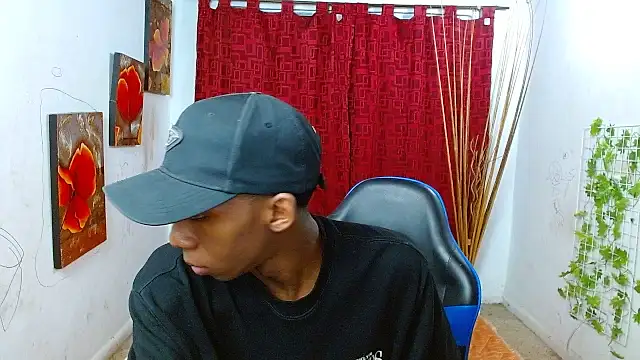 Snapshot of milo018 chatting on 07/02/26, 01:28 milo018 online show from 07/02/26, 01:28