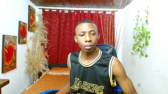 milo018 online show from 03/18/26, 08:43