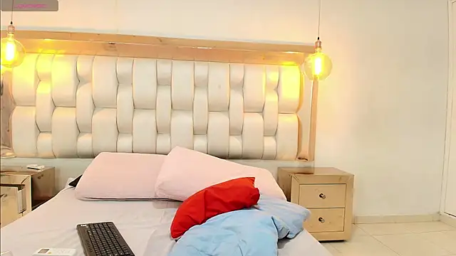 Snapshot of AzulMaveric chatting on 02/21/26, 08:11 AzulMaveric online show from 02/21/26, 08:11