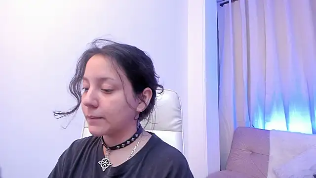 Snapshot of Chloe_Noire chatting on 04/07/26, 12:40 Chloe Noire online show from 04/07/26, 12:40
