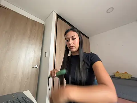 Tifqueen online show from 04/17/26, 06:44