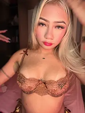 Snapshot of Dulce_Sofi_ chatting on 05/30/26, 02:07 Dulce Sofi online show from 05/30/26, 02:07
