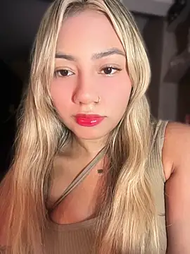 Snapshot of Dulce_Sofi_ chatting on 06/04/26, 01:10 Dulce Sofi online show from 06/04/26, 01:10