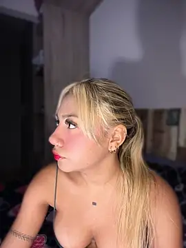 Snapshot of Dulce_Sofi_ chatting on 05/28/26, 03:36 Dulce Sofi online show from 05/28/26, 03:36